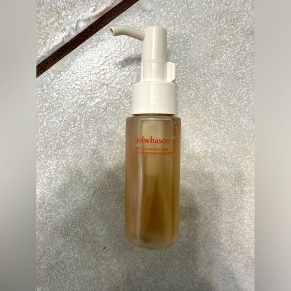 Brand new SULWHASOO GENTLE CLEANSING FOAM - travel size 50ml ( 1.69 fl.oz) - Picture 1 of 2